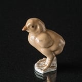 Chicken looking sweet, Bing & Grondahl bird figurine No. 2194