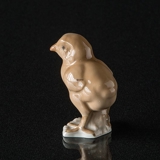 Chicken looking sweet, Bing & Grondahl bird figurine No. 2194