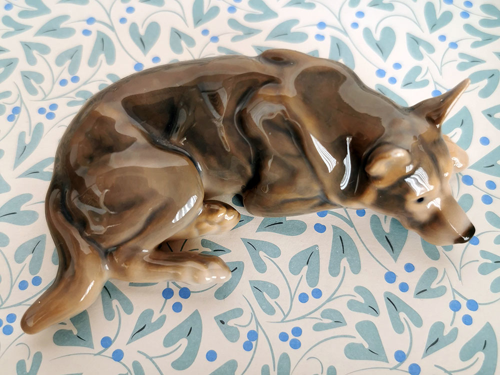 Lille Liggende Hyrdehund, Bing & Grøndahl hundefigur nr. 2198