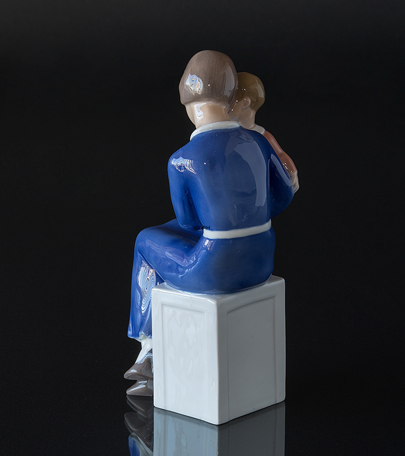 Mor med barn, Bing & Grøndahl figur nr. 2200