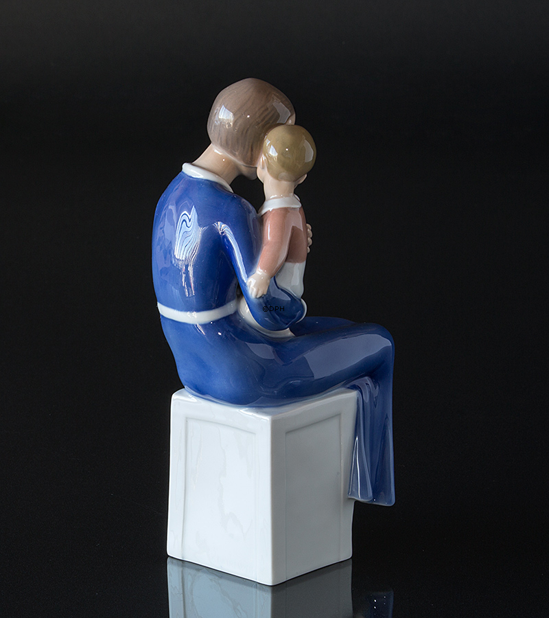 Mor med barn, Bing & Grøndahl figur nr. 2200