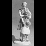 Pige med hvalp, Bing & Grøndahl figur nr. 2201