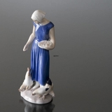 Mädchen füttert Küken, Bing & Gröndahl Figur Nr. 2220