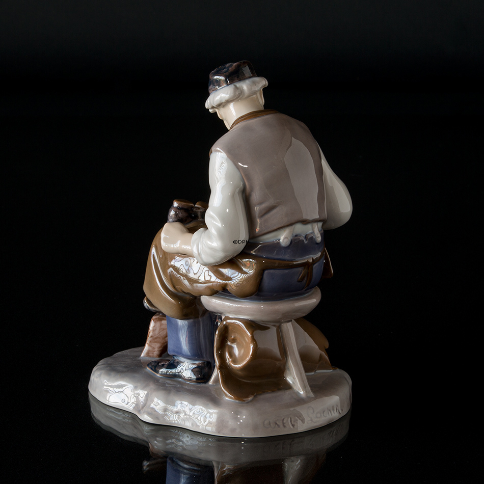 Skomager, Bing & Grøndahl figur af håndværker nr. 2228