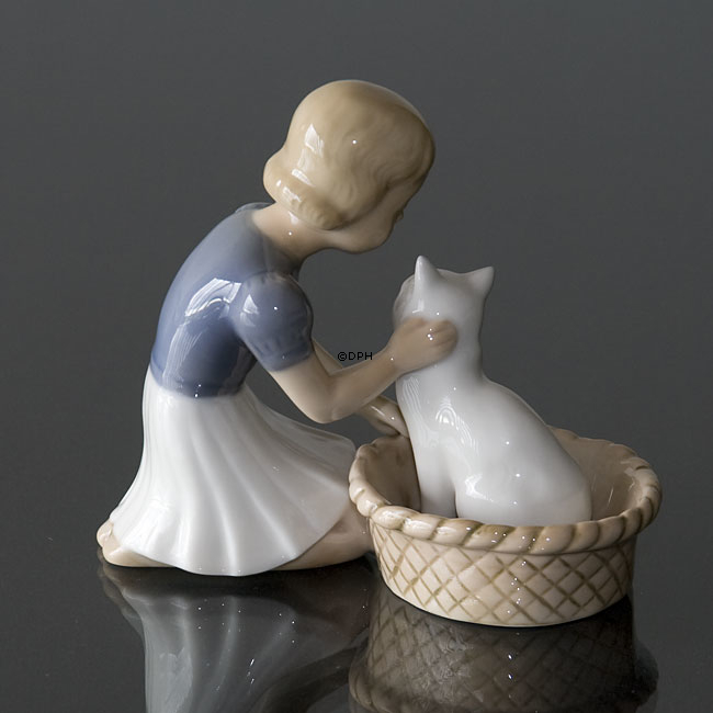 Venner, Pige med kat, Bing & Grøndahl figur nr. 2249