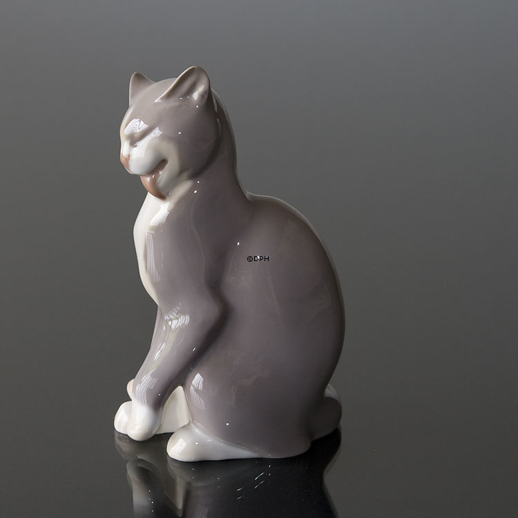 Siddende kat, Bing & Grøndahl kattefigur nr. 2256