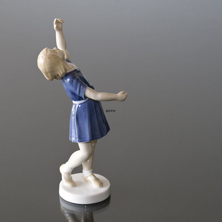 Der fløj den, Pige der ser op, Bing & Grøndahl figur nr. 2273