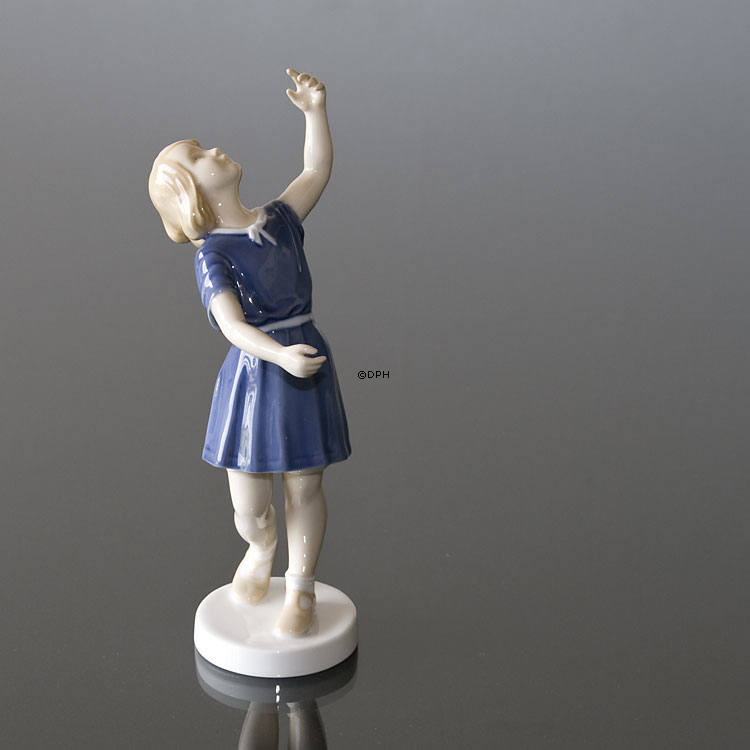 Der fløj den, Pige der ser op, Bing & Grøndahl figur nr. 2273