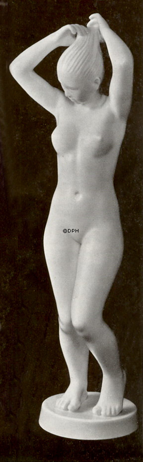 Stående pige, Bing & Grøndahl figur nr. 2282