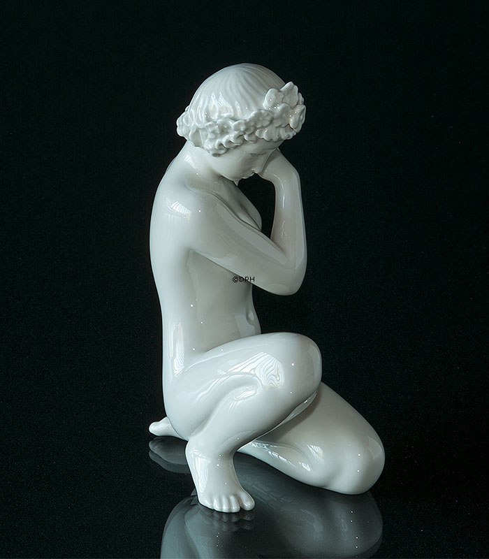 Knælende nøgen pige, Bing & Grøndahl figur nr. 2283