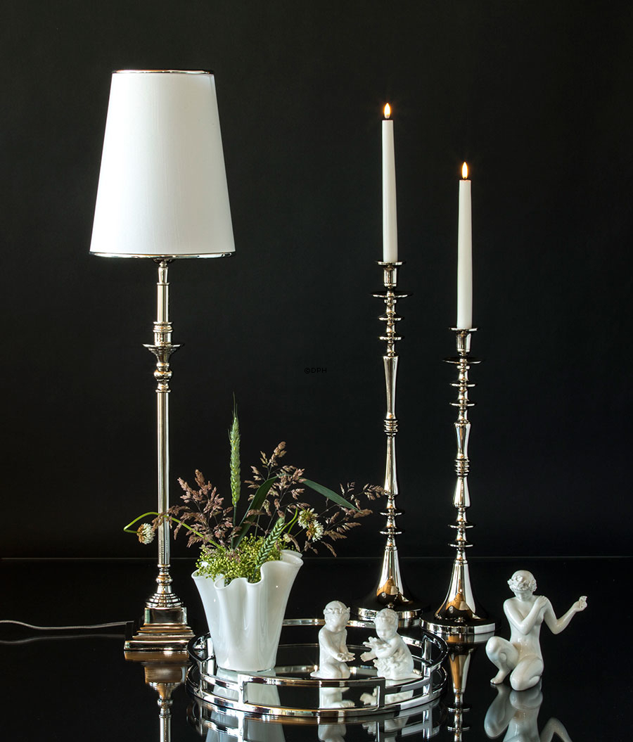 Knælende nøgen pige, Bing & Grøndahl figur nr. 2283