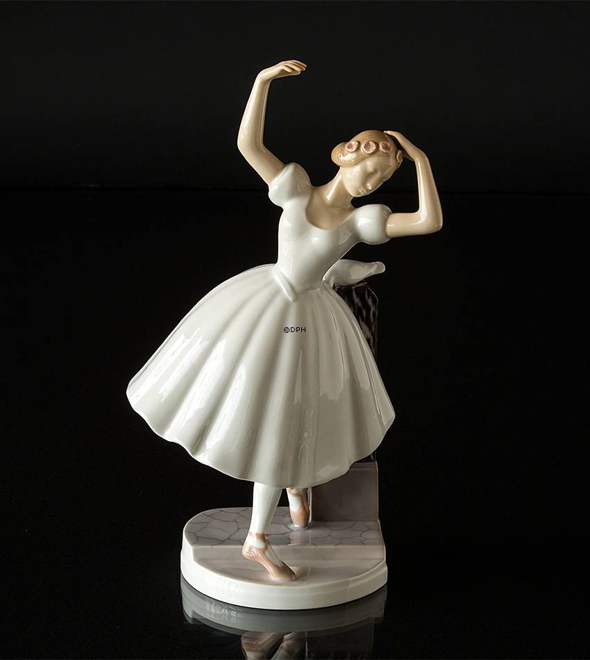 Balletpige, Bing & Grøndahl figur nr. 2300