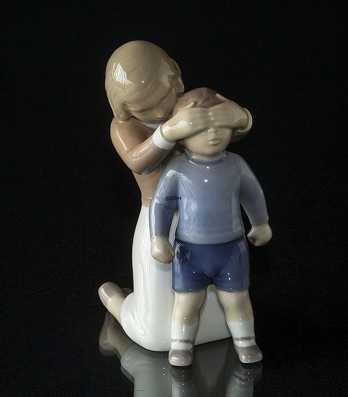 Overraskelse, legende børn, Bing & Grøndahl figur nr. 2301
