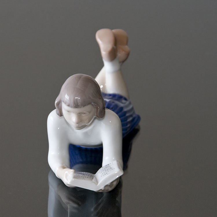 Merete, Pige som ligger og læser, Bing & Grøndahl figur nr. 2304