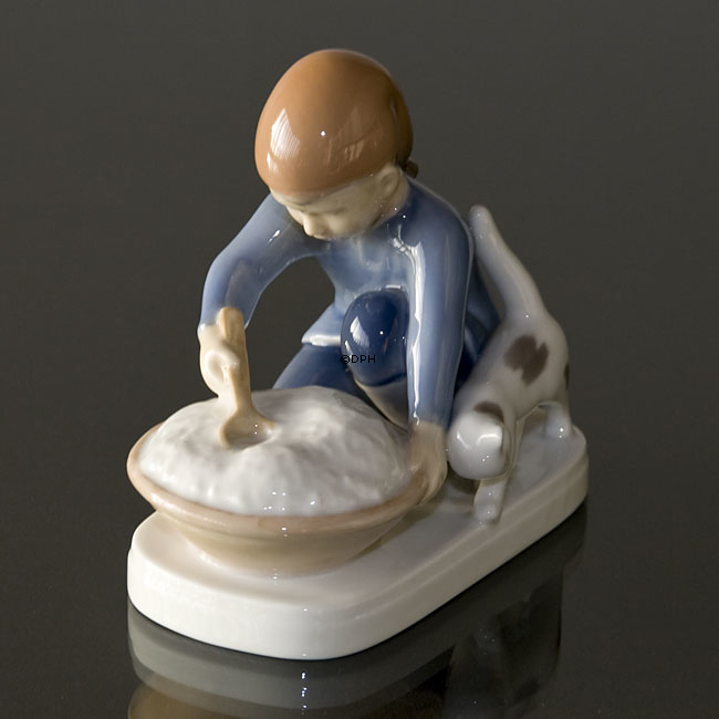 Bing & Grøndahl figur barn med dejfad og kat nr. 2305
