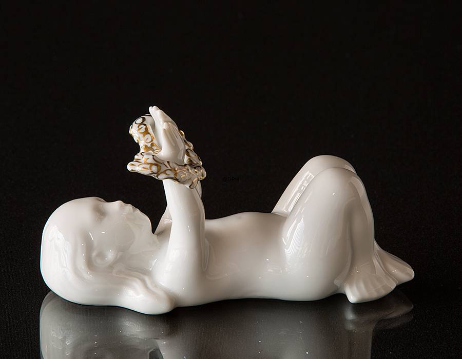 Liggende havpige dekoreret med guld, Bing & Grøndahl figur nr. 475 eller 2314