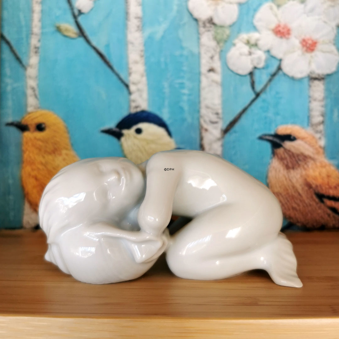 Hvilende havdreng,  (serien havbørn), Bing & Grøndahl figur nr. 476 eller 2315