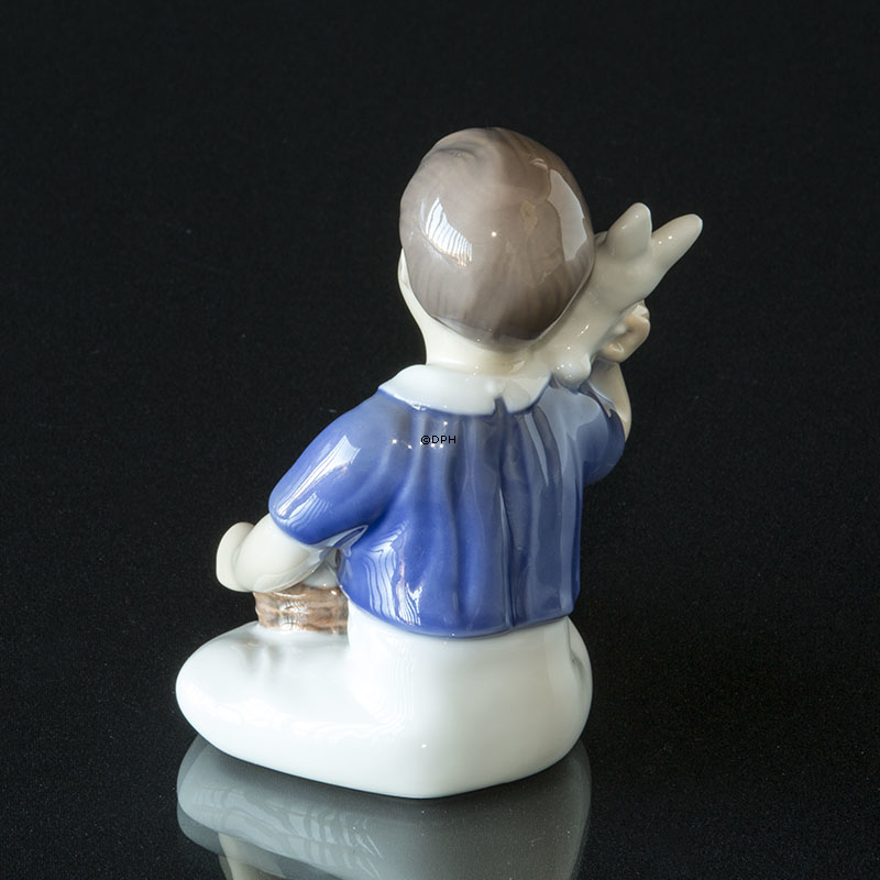 Før sengetid, Barn med bamse, Bing & Grøndahl figur nr. 2309