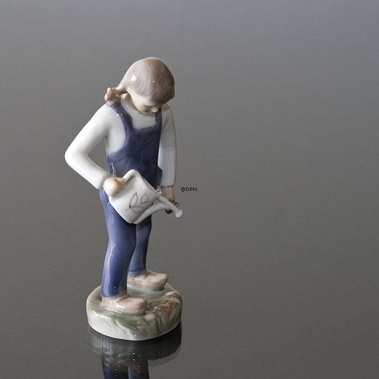Den lille Gartner, Pige med vandkande, Bing & Grøndahl figur nr. 2326