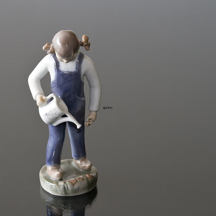 Den lille Gartner, Pige med vandkande, Bing & Grøndahl figur nr. 2326