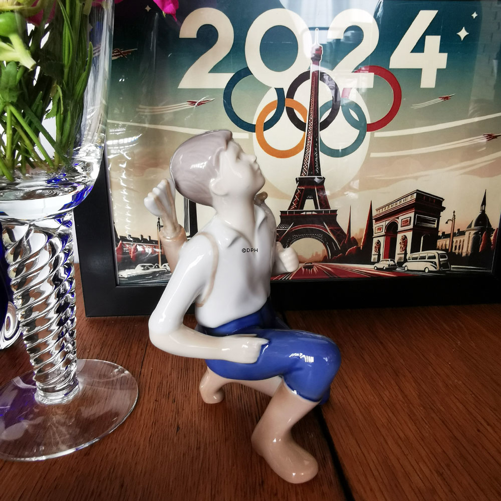 Dreng med bue og pil, Bing & Grøndahl figur nr. 2327