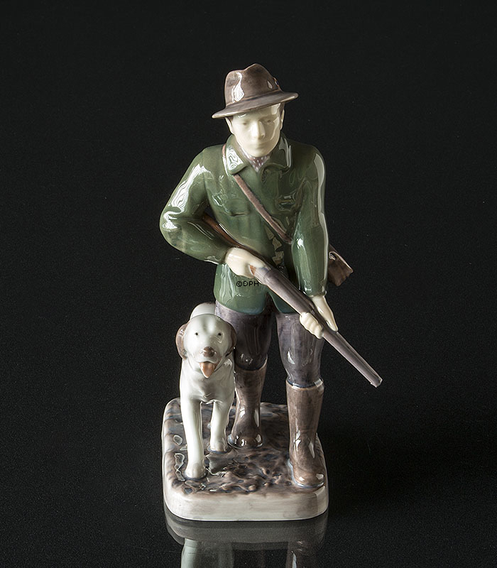 Jæger med hund, Bing & Grøndahl figur nr. 2328