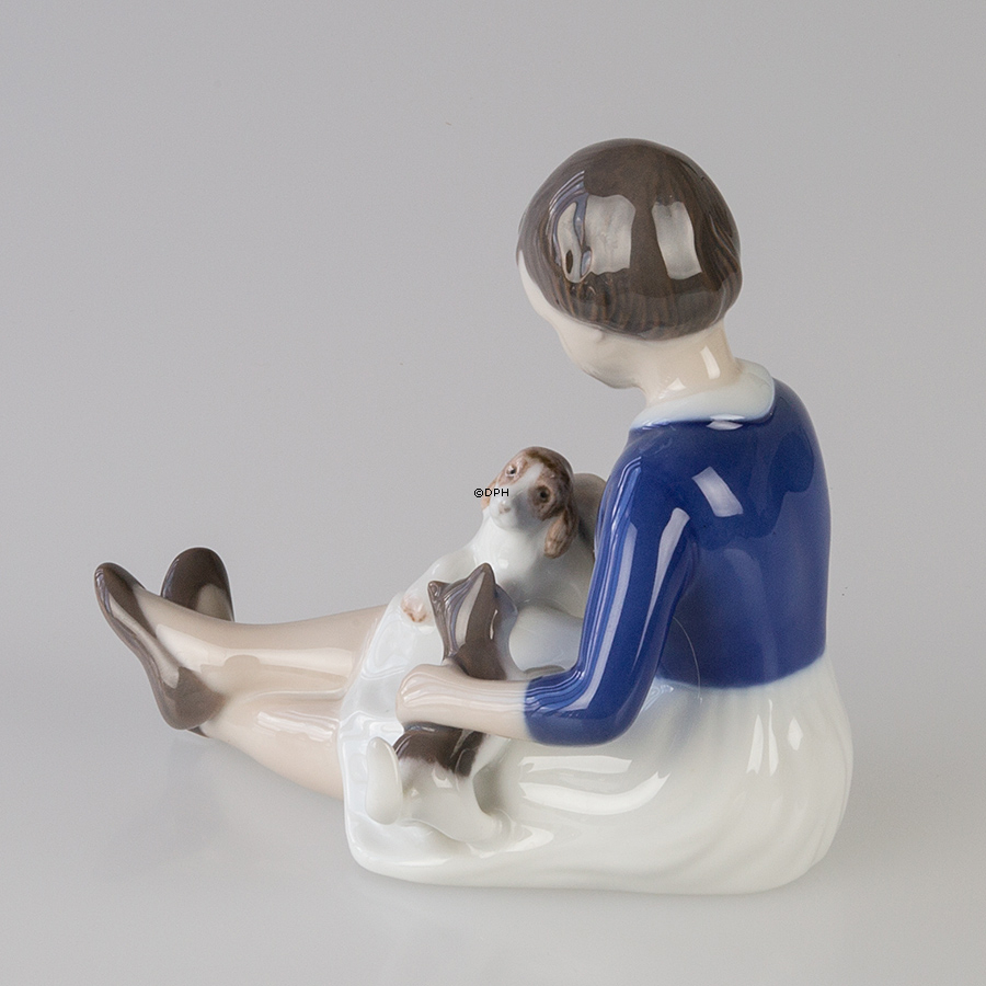 Pige med hund og kat, Bing & Grøndahl figur nr. 2333