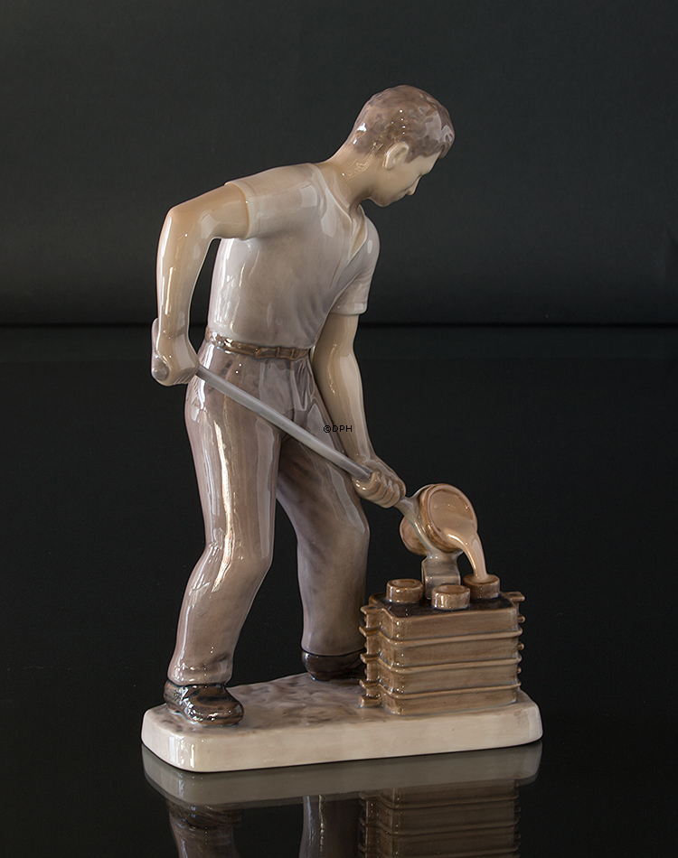 Jernstøber, Bing & Grøndahl figur nr. 2335