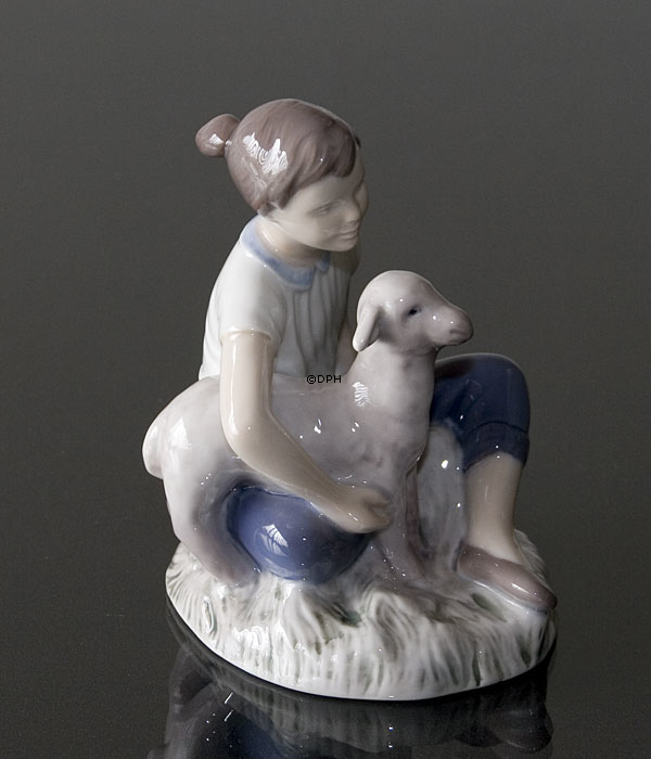 Pige med lam, Bing & Grøndahl figur nr. 2336