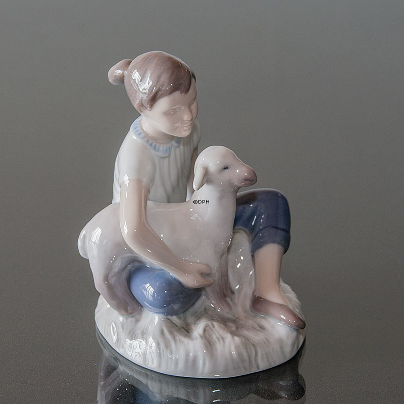 Pige med lam, Bing & Grøndahl figur nr. 2336
