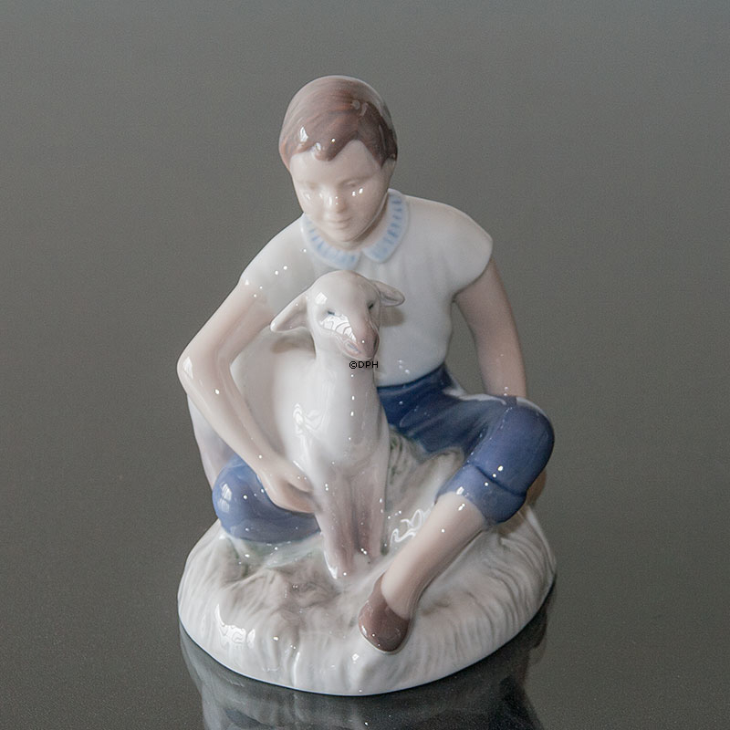 Pige med lam, Bing & Grøndahl figur nr. 2336