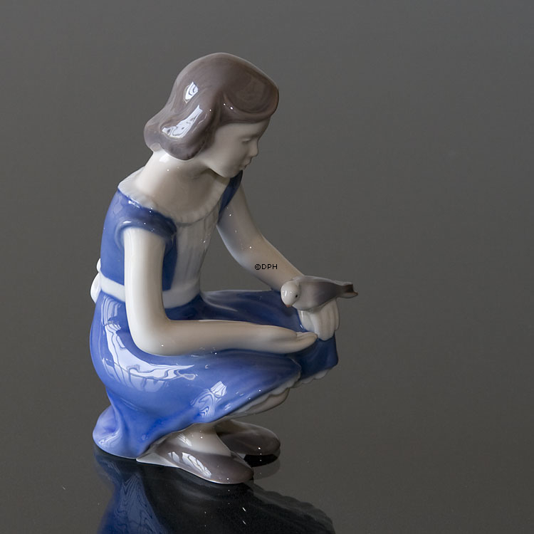 Pige med due, Bing & Grøndahl figur nr. 2340