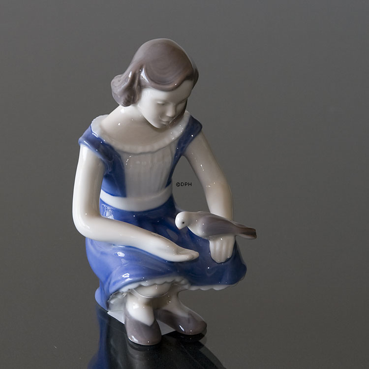 Pige med due, Bing & Grøndahl figur nr. 2340