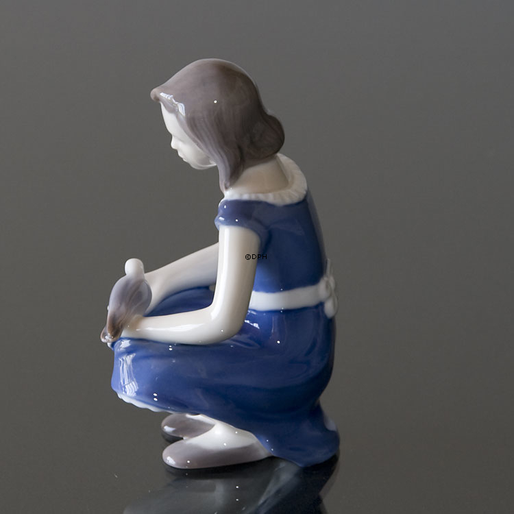 Pige med due, Bing & Grøndahl figur nr. 2340