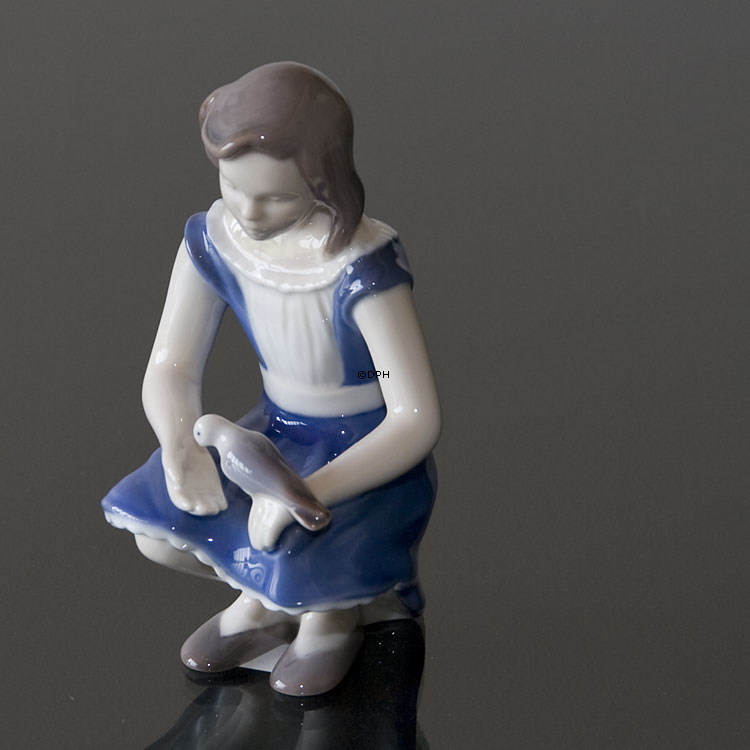 Pige med due, Bing & Grøndahl figur nr. 2340
