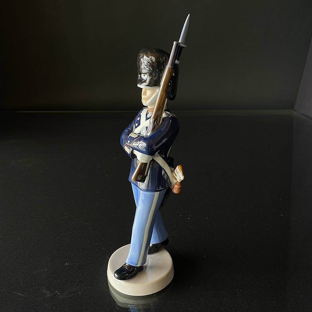 Garder, Bing & Grøndahl figur nr. 2342