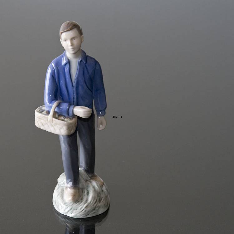 Frugthøst, Dreng med æbler, Bing & Grøndahl figur nr. 2357