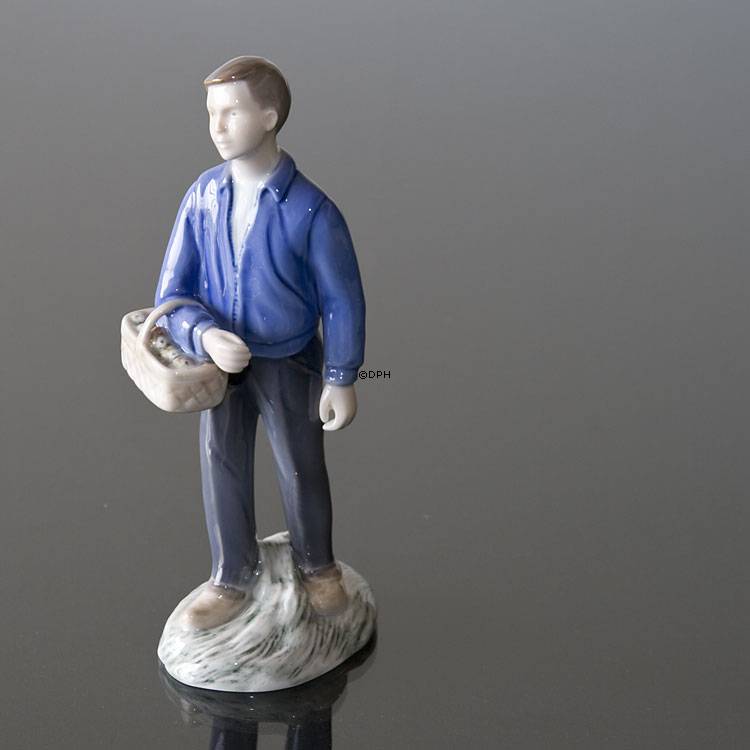 Frugthøst, Dreng med æbler, Bing & Grøndahl figur nr. 2357