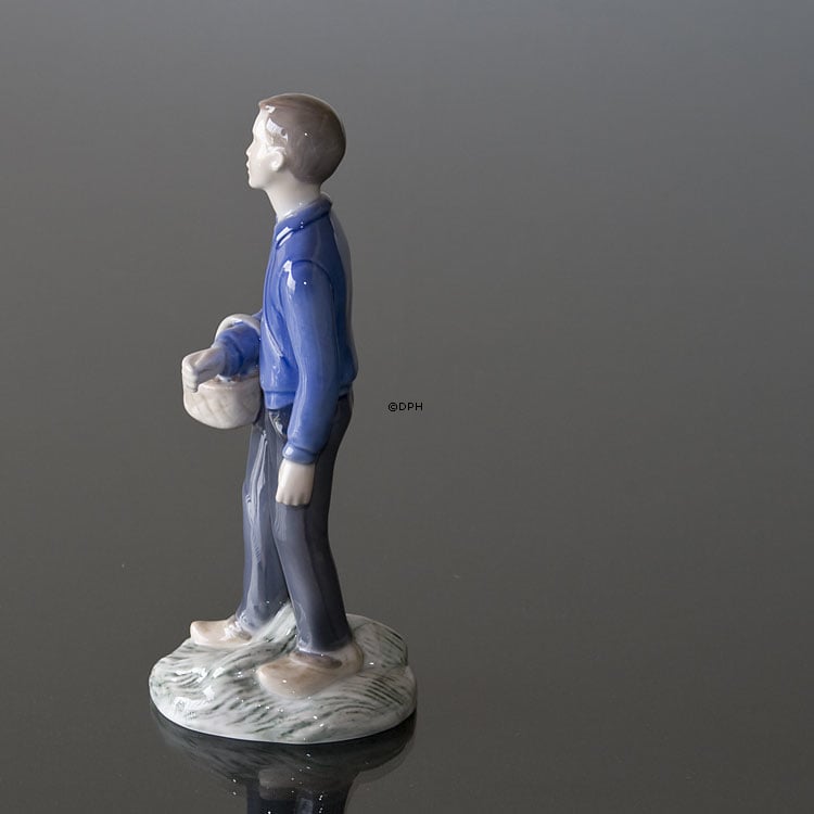 Frugthøst, Dreng med æbler, Bing & Grøndahl figur nr. 2357