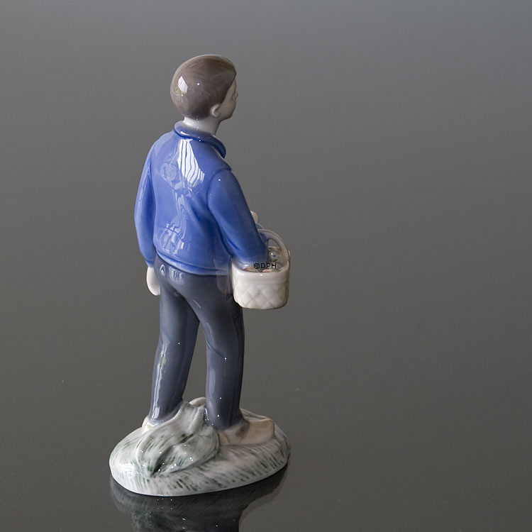 Frugthøst, Dreng med æbler, Bing & Grøndahl figur nr. 2357