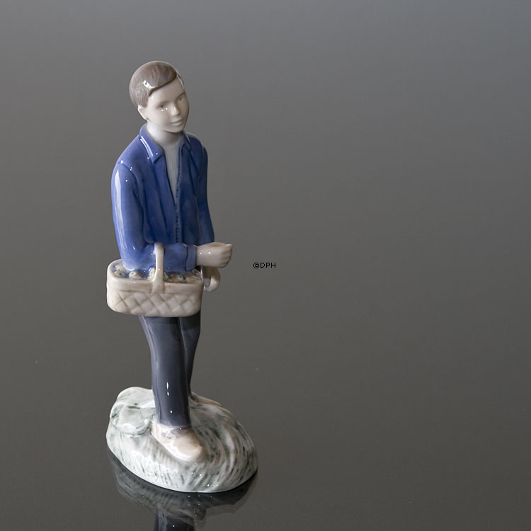 Frugthøst, Dreng med æbler, Bing & Grøndahl figur nr. 2357