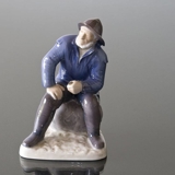 Fischer sitzt mit Pfeife, Bing & Gröndahl Figur Nr. 489 oder 2370