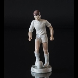 Fußballspieler in Weiß, Junge spielt Ball, Bing & Gröndahl Figur Nr. 2375