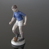 Fußballspieler, Junge spielt Ball, Bing & Gröndahl Figur Nr. 2375