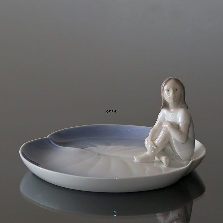 Tommelise på Åkandeblad, Skål fra Bing & Grøndahl nr. 2378