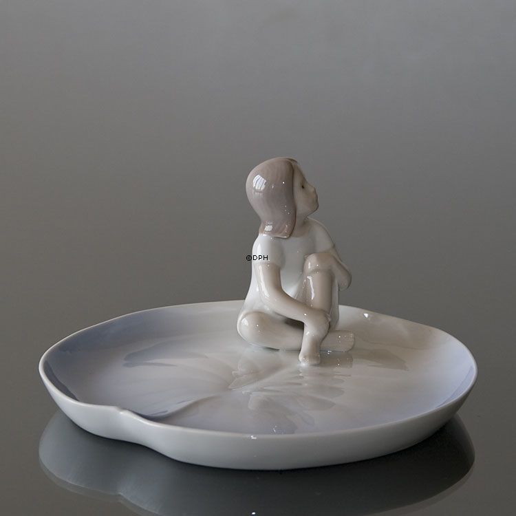 Tommelise på Åkandeblad, Skål fra Bing & Grøndahl nr. 2378