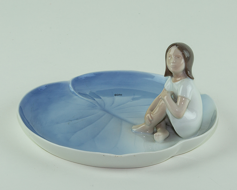 Tommelise på Åkandeblad, Skål fra Bing & Grøndahl nr. 2378