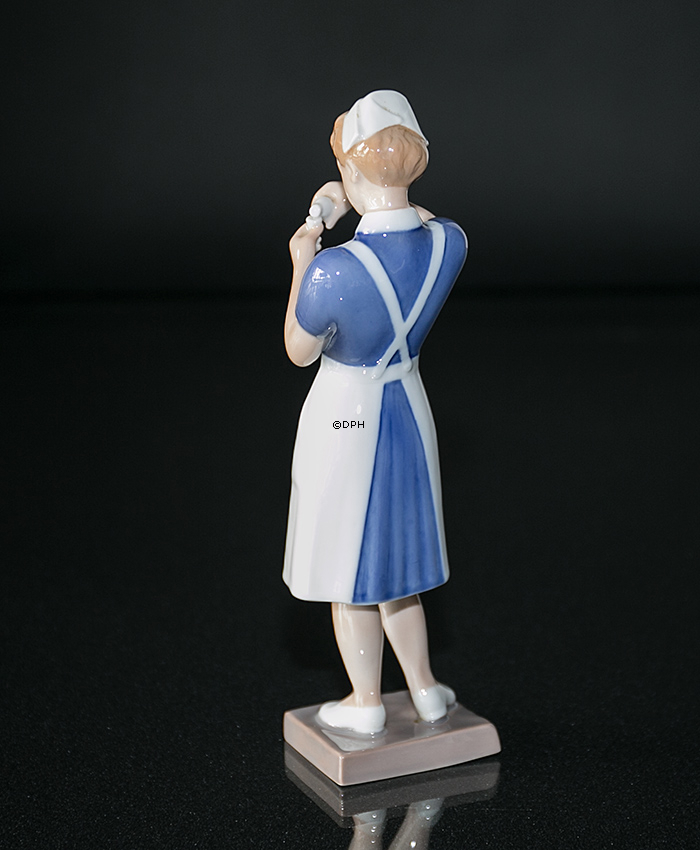 Sygeplejerske, Bing & Grøndahl figur nr. 2379