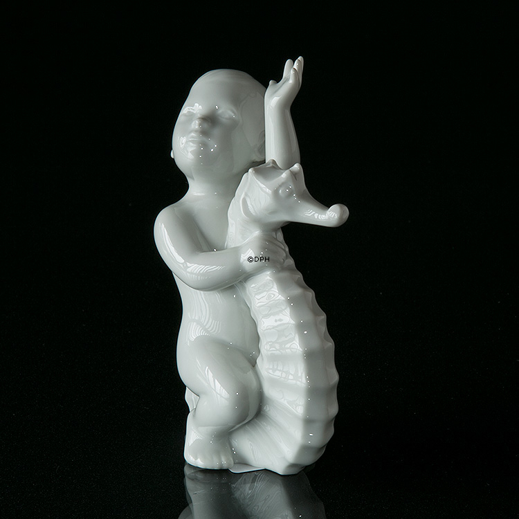 Barn med søhest, Bing & Grøndahl figur nr. 2394