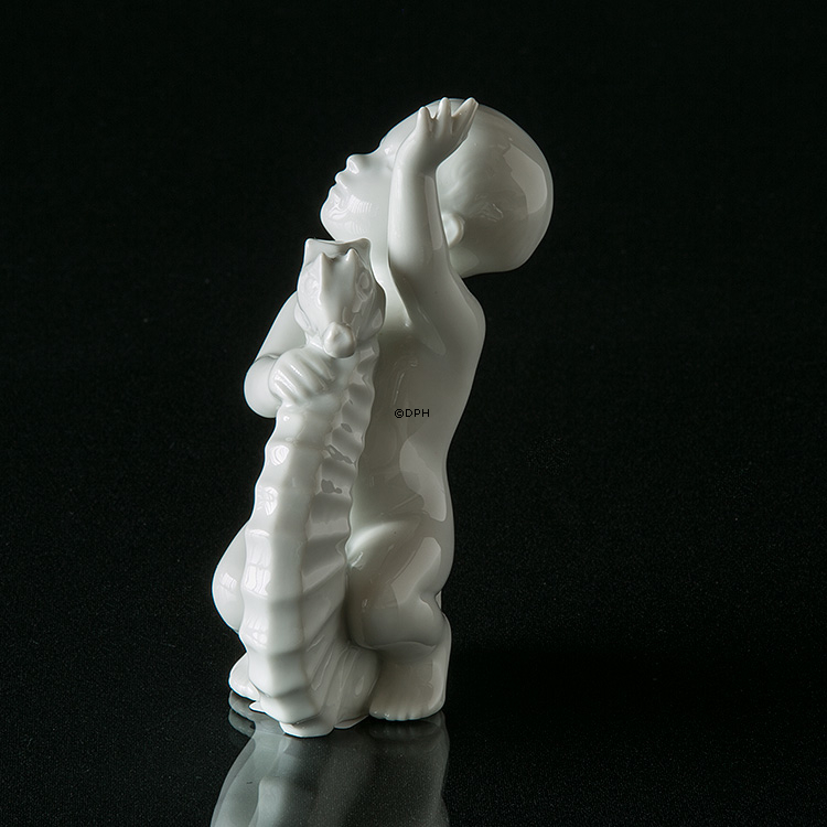 Barn med søhest, Bing & Grøndahl figur nr. 2394